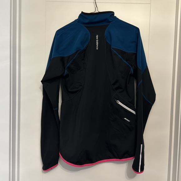 New Balance large Women’s winter running long sleeve, with wind resistant front. - Picture 2 of 2